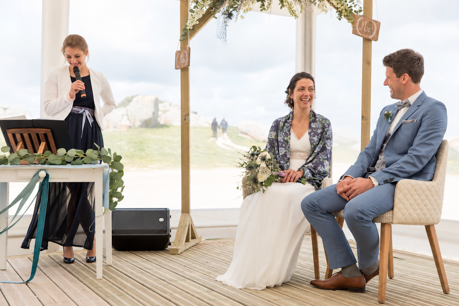 Anne et Sacha avec Anouck devant la mer