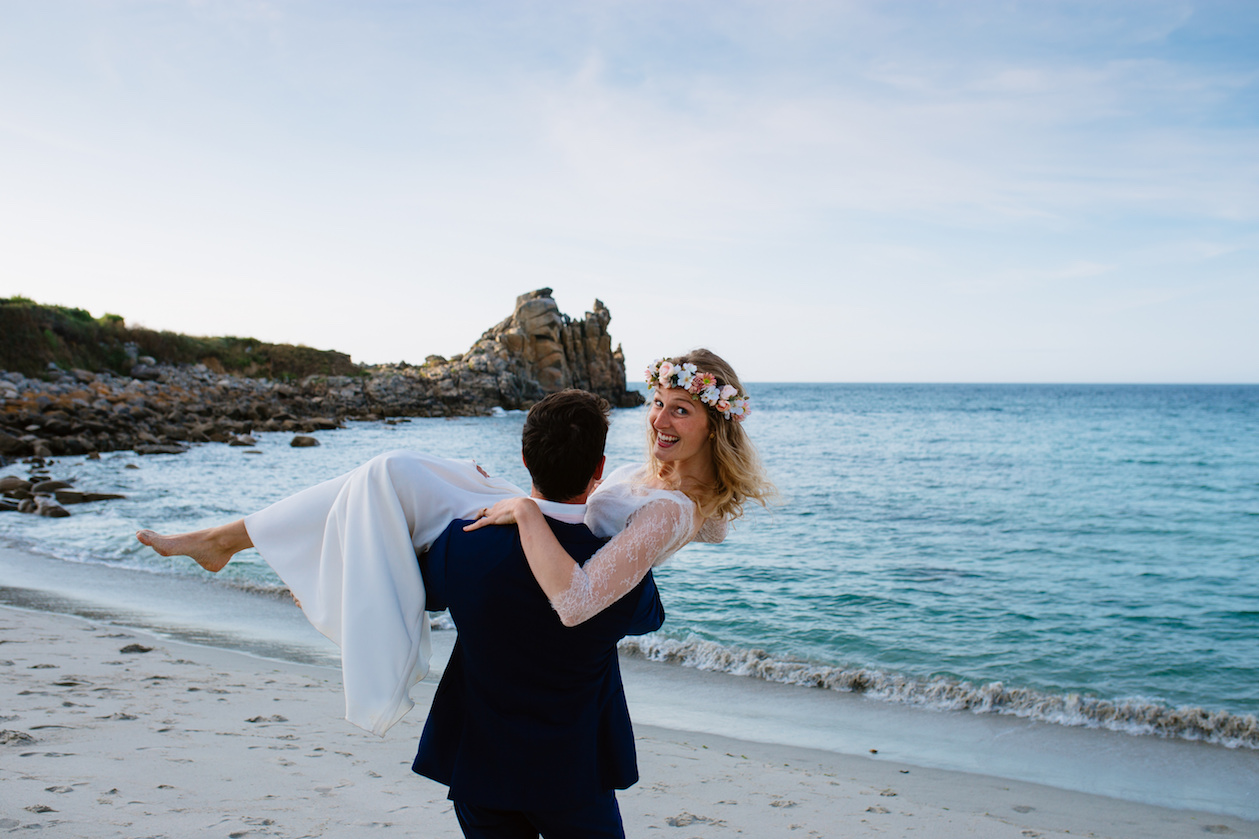 Sea side elopement in France - Photo Anaïs Gourvennec